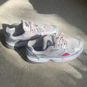 Silver white nd pink adidas torsion tennis shoes sneakers